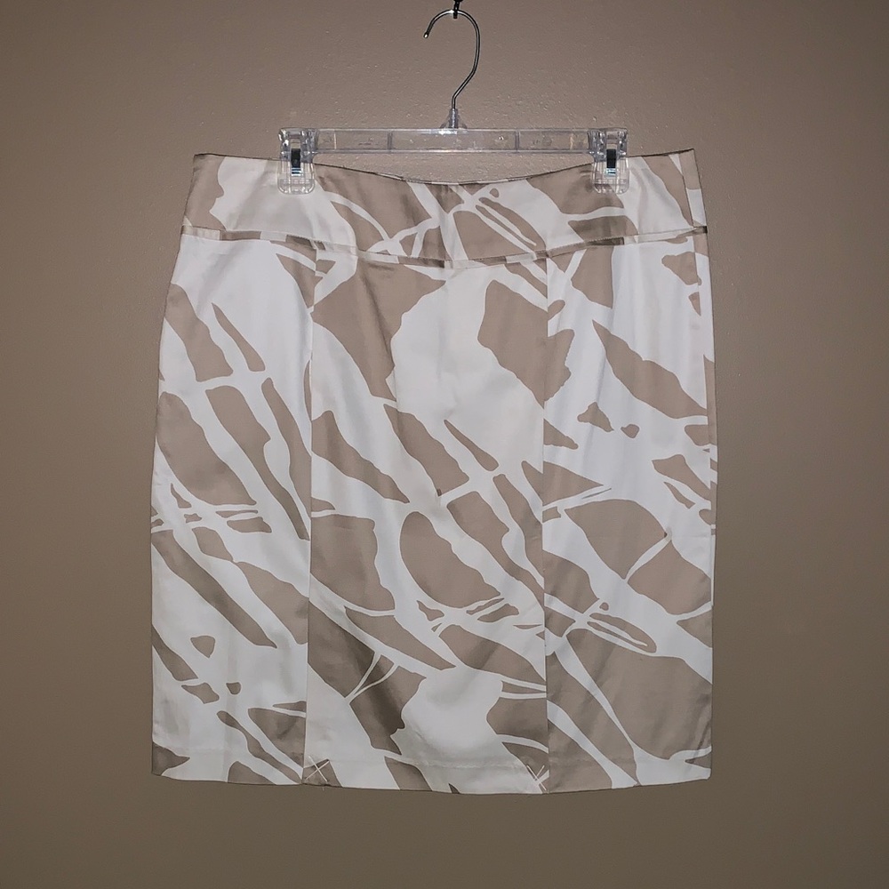 New York & Company Beige and White Patterned Pencil Skirt
